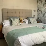モントフォート ゲストハウス